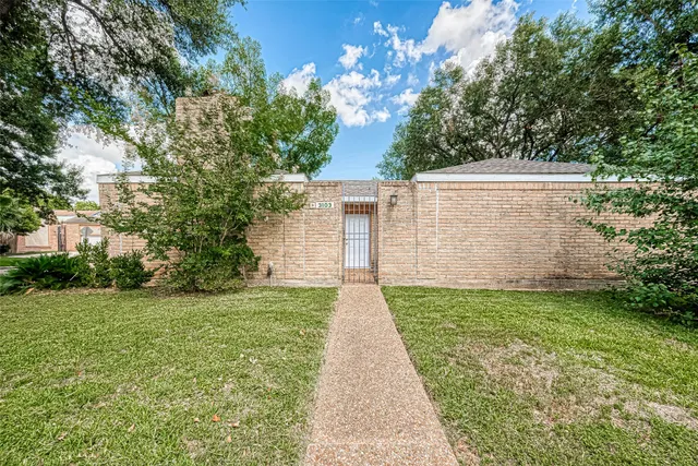 a view of a back yard of the house
