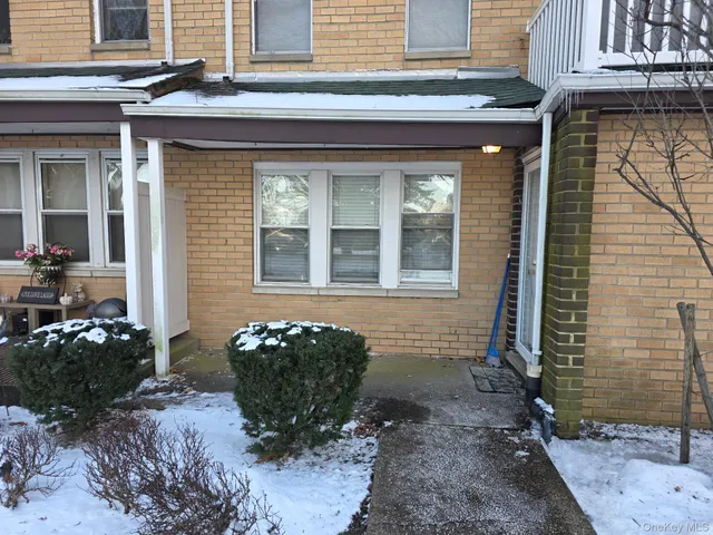 $259,000 | 289 Artist Lake Drive, Middle Island, NY 11953