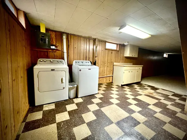 $173,500 | 1103 Amelia Avenue, Albert Lea, MN 56007