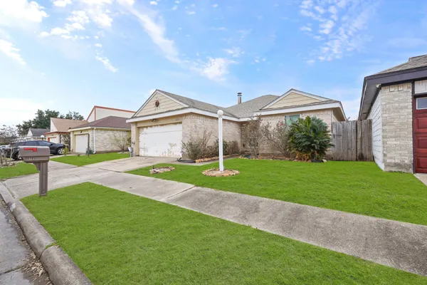 $1,895 | 6214 Gladewell Drive, Houston, TX 77072