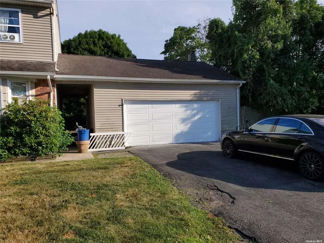 $600 | 64 Kellum Street, North Lindenhurst, NY 11757