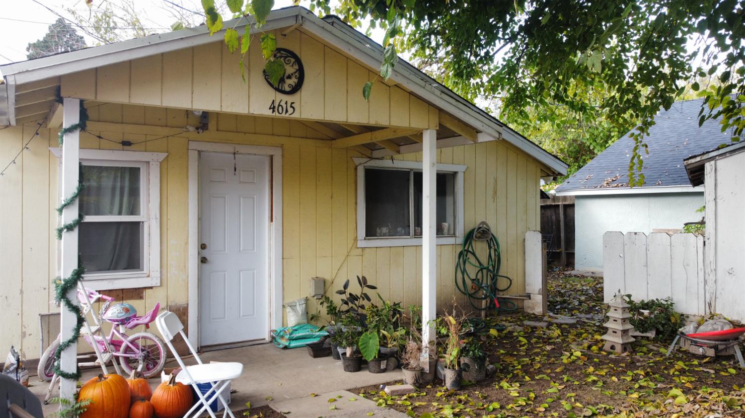 4621 Swanson Road Denair, CA 95316 - Photo 30 of 57 a front view of a house with garden