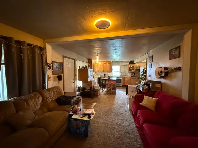a view of livingroom with furniture