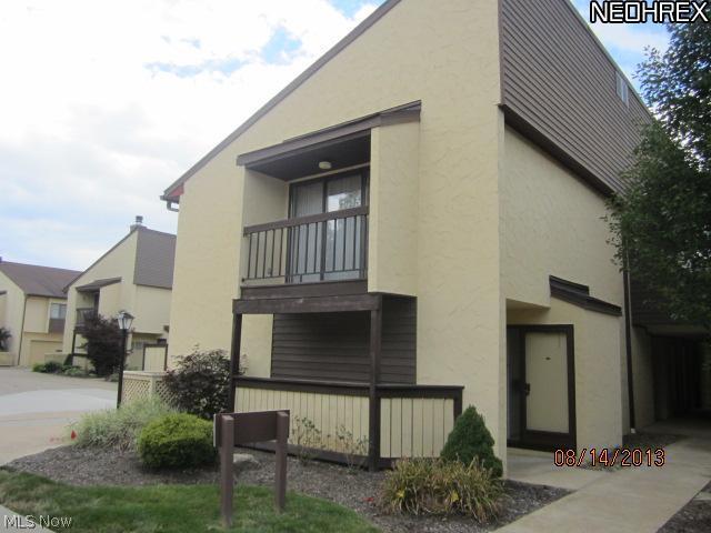 1074 Hampton Ridge Drive Akron, OH 44313 - Photo 1 of 25