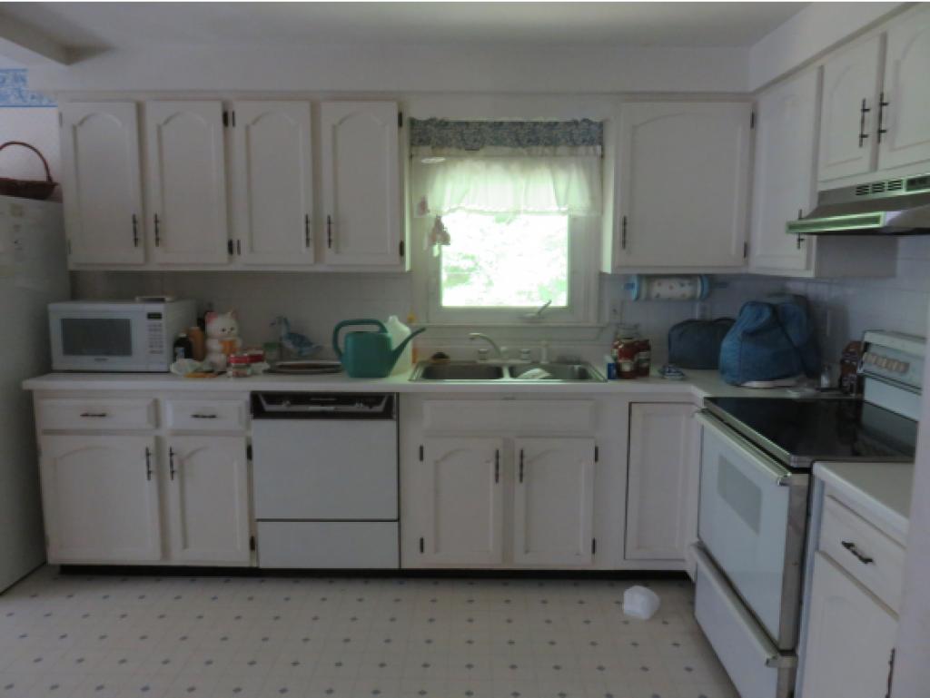 112 Goodhue Road Derry, NH 03038 - Photo 3 of 11