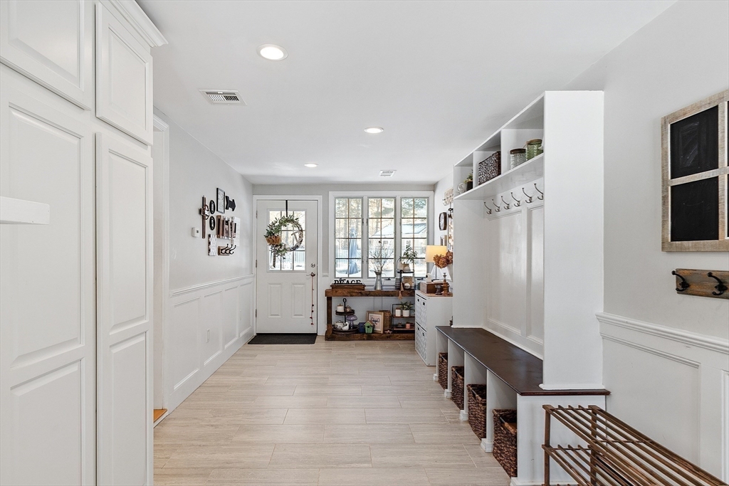37 Chandler Road Andover, MA 01810 - Photo 5 of 37 Gallery Image 5