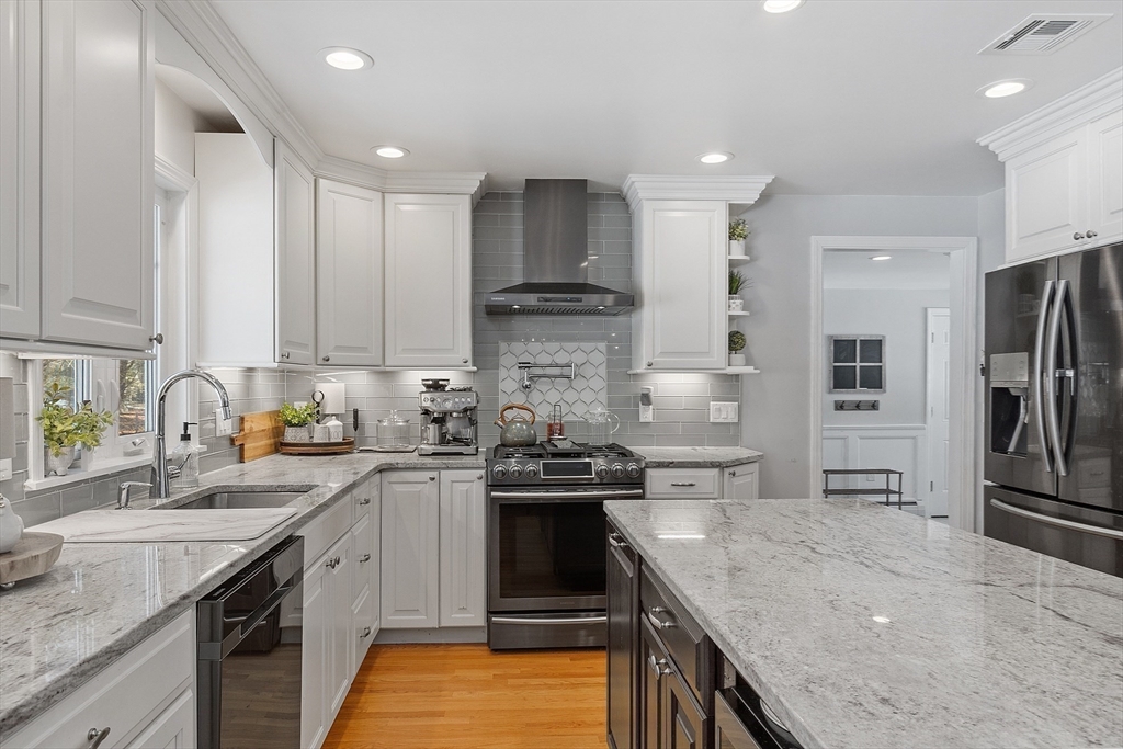 37 Chandler Road Andover, MA 01810 - Photo 6 of 37 Gallery Image 6