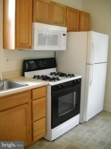 16 Edmondson Ridge Road Catonsville, MD 21228 - Photo 3 of 22 Kitchen