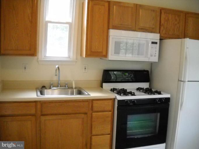 16 Edmondson Ridge Road Catonsville, MD 21228 - Photo 4 of 22 Kitchen #2