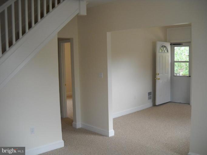 16 Edmondson Ridge Road Catonsville, MD 21228 - Photo 5 of 22 Hallway