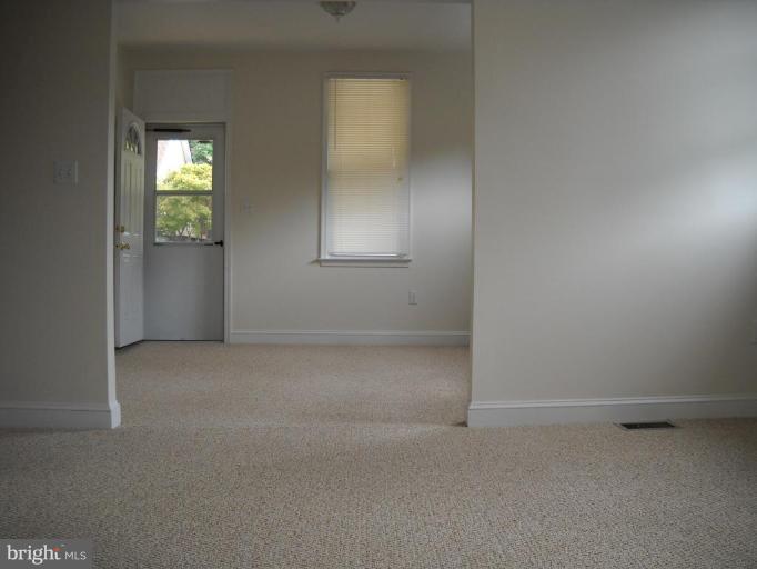 16 Edmondson Ridge Road Catonsville, MD 21228 - Photo 6 of 22 Living Room/Dining Room