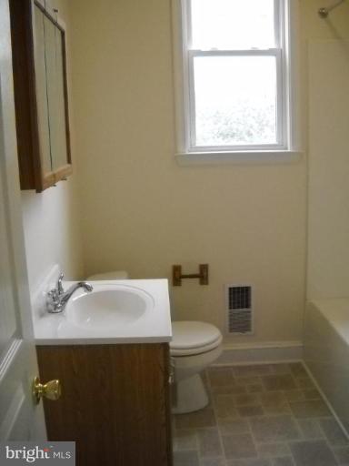 16 Edmondson Ridge Road Catonsville, MD 21228 - Photo 8 of 22 Bath #1