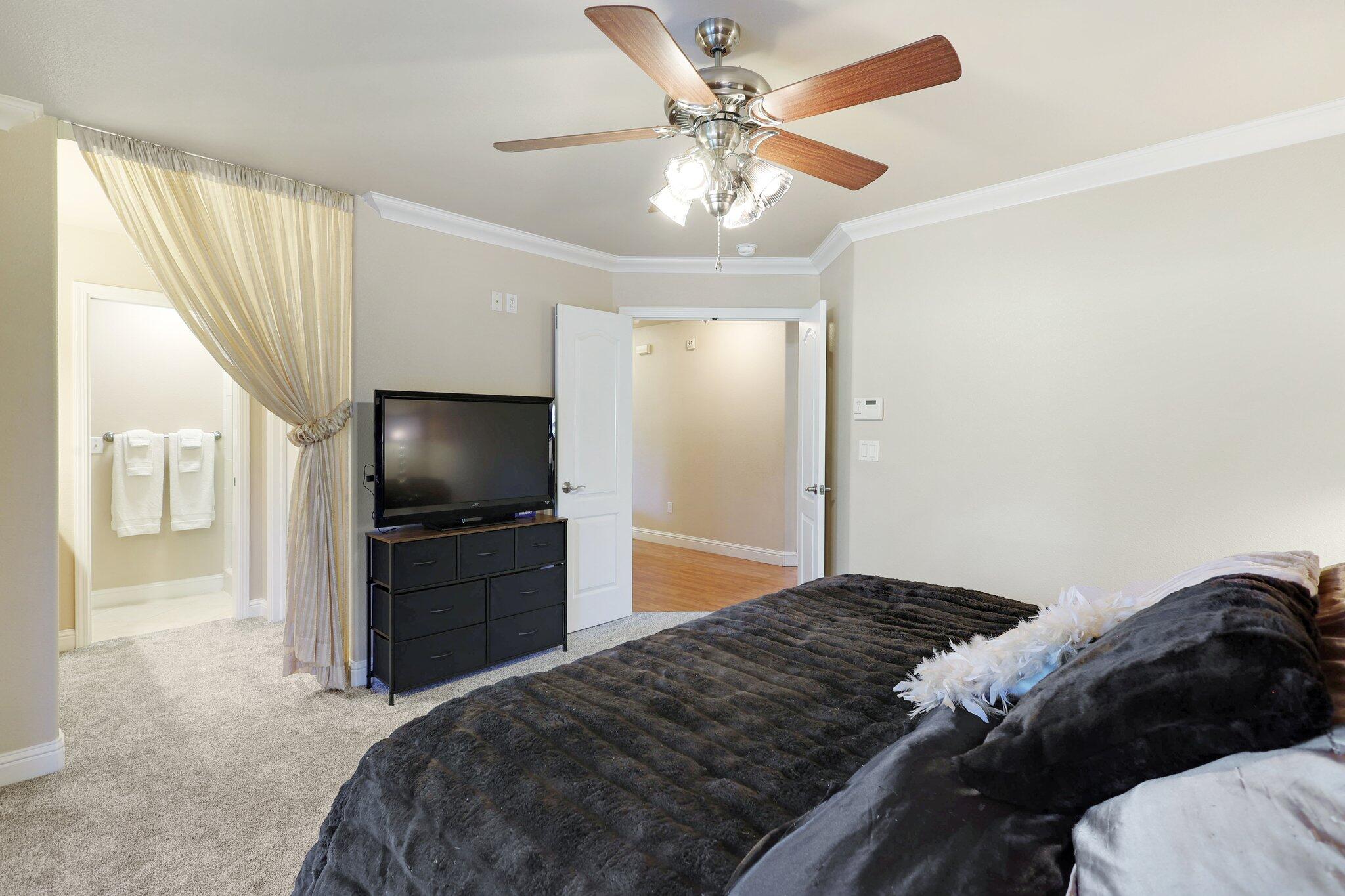 3375 Lawrence Road Redding, CA 96002 - Photo 16 of 46 a bedroom with a bed and a television