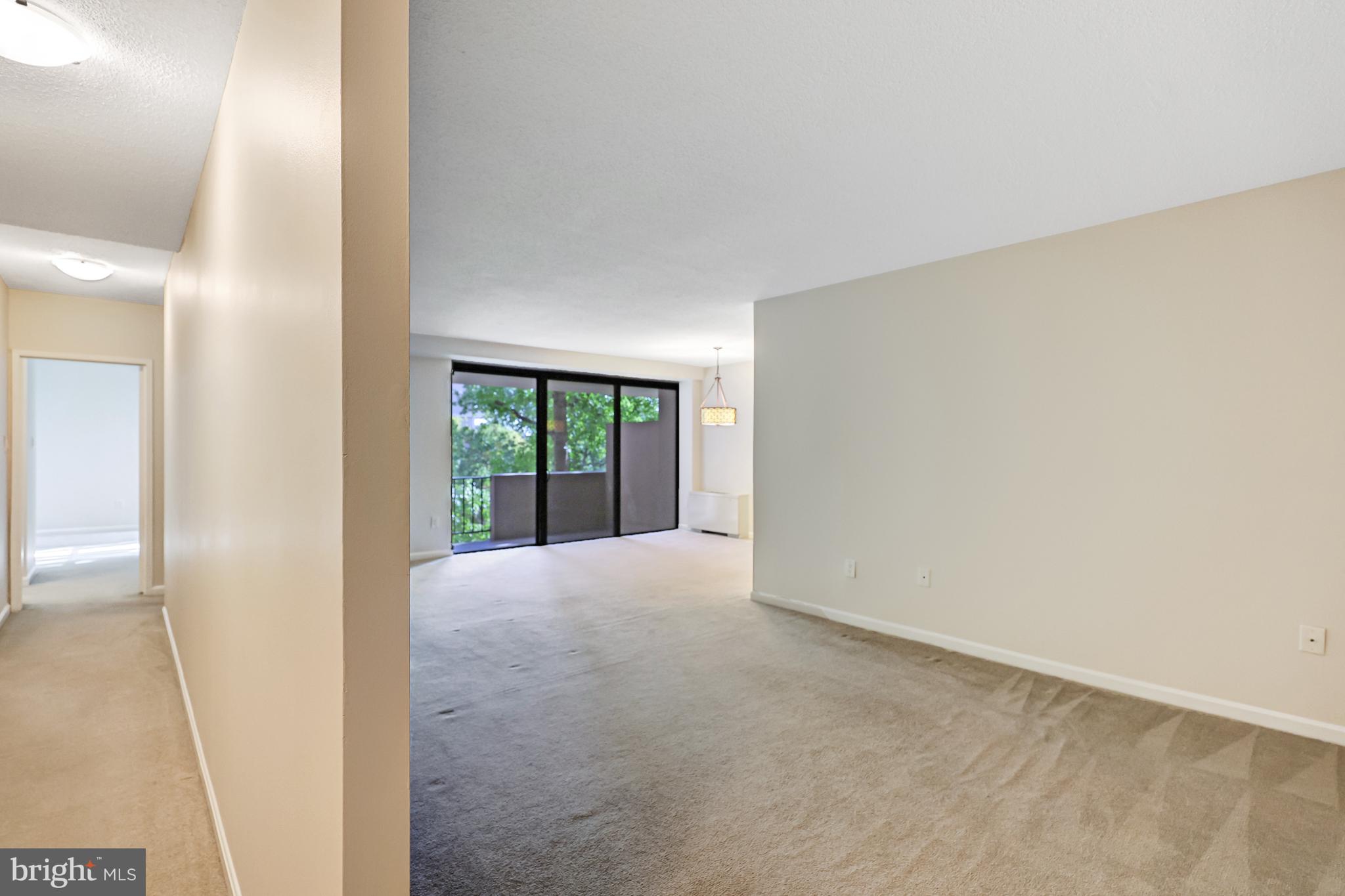 4141 North Henderson Road, Unit 303 Arlington, VA 22203 - Photo 11 of 41 Spacious Living Room