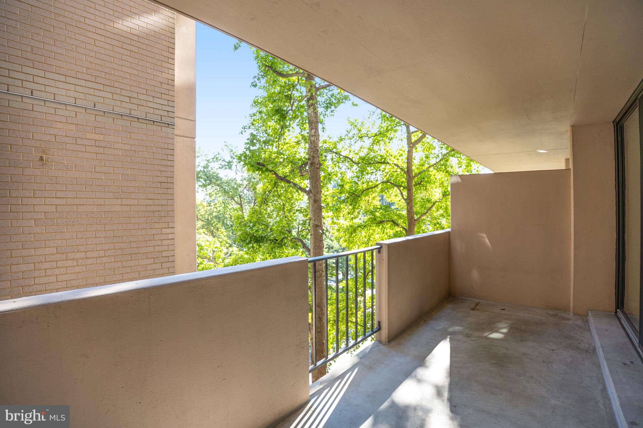 4141 North Henderson Road, Unit 303 Arlington, VA 22203 - Photo 15 of 41 Coffe Sipping - Newspaper Reading
