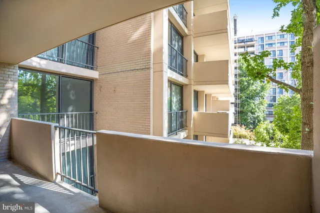 $350,000 | 4141 North Henderson Road, Unit 303, Arlington, VA 22203