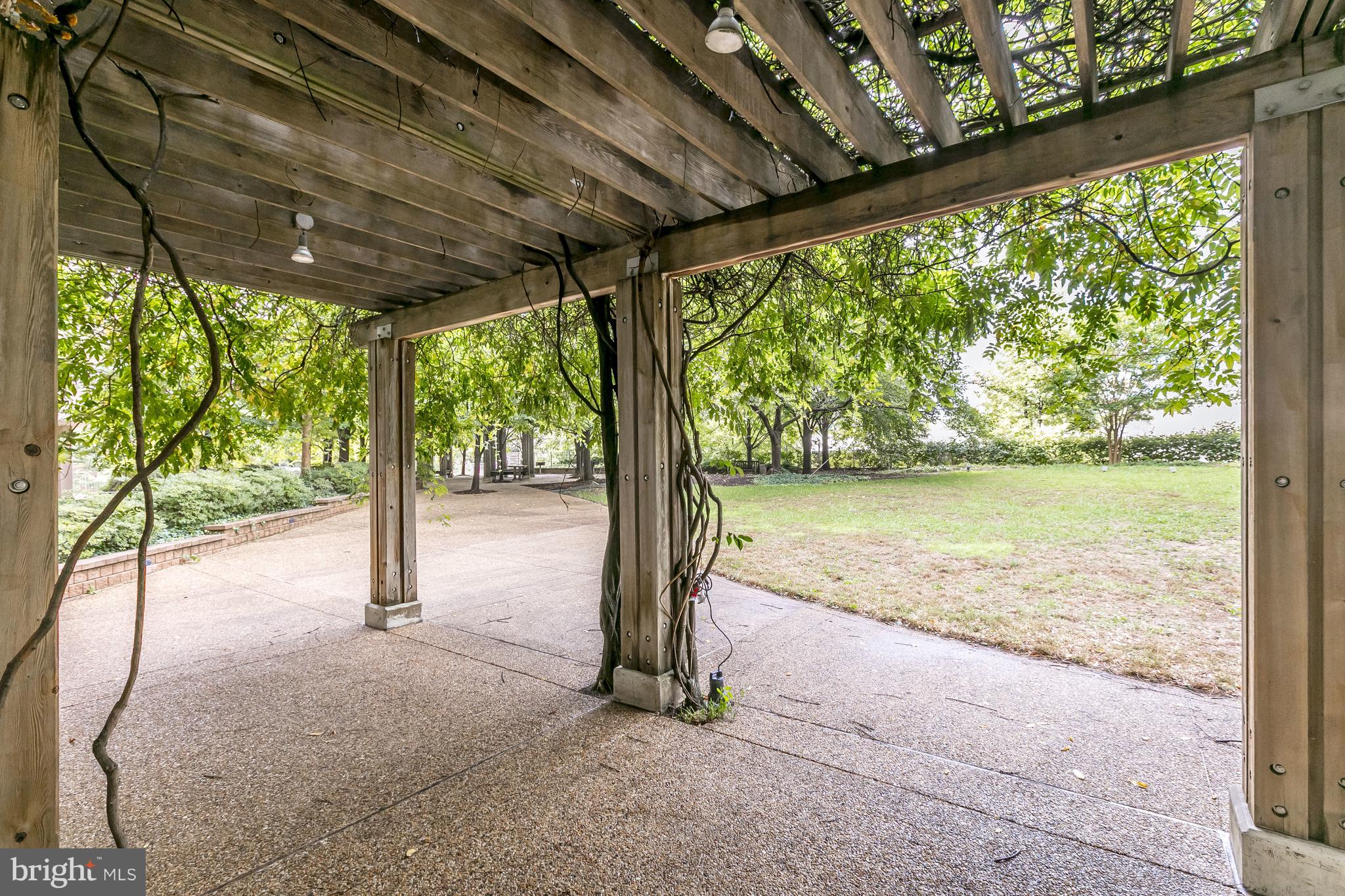 4141 North Henderson Road, Unit 303 Arlington, VA 22203 - Photo 33 of 37 a view of a outdoor space