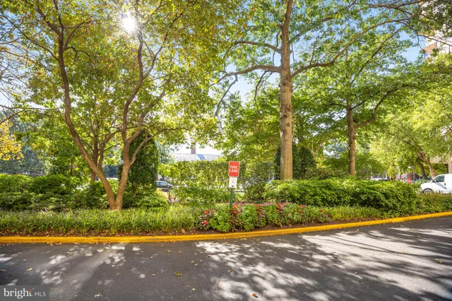 $350,000 | 4141 North Henderson Road, Unit 303, Arlington, VA 22203