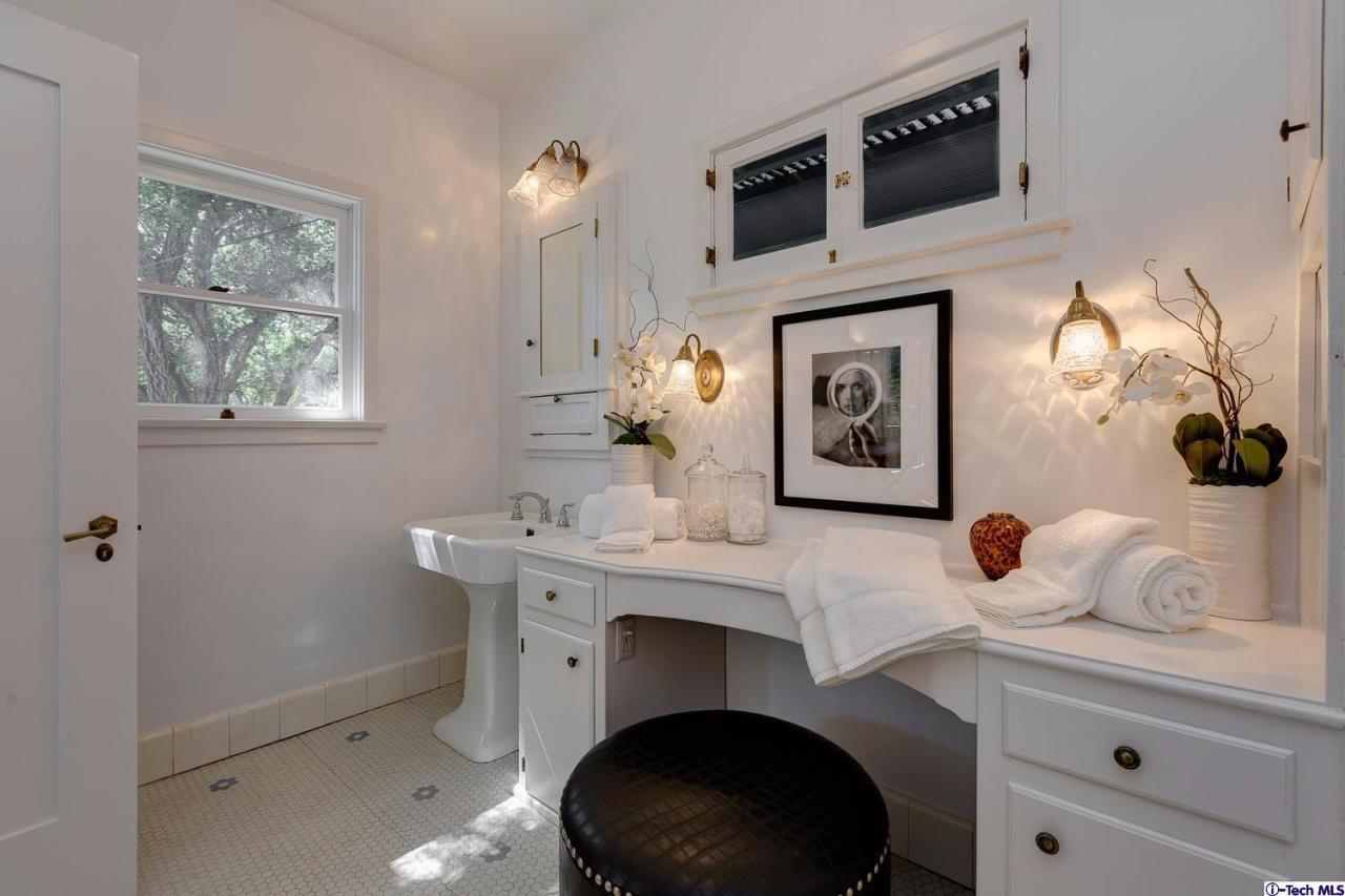 2388 North Altadena Drive Altadena, CA 91001 - Photo 8 of 32 Additional Photo