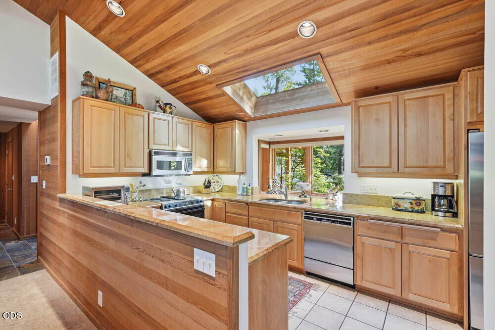 71190 Fiddle Neck Lane, Unit GH 14 Black Butte Ranch, OR 97759 - Photo 11 of 84