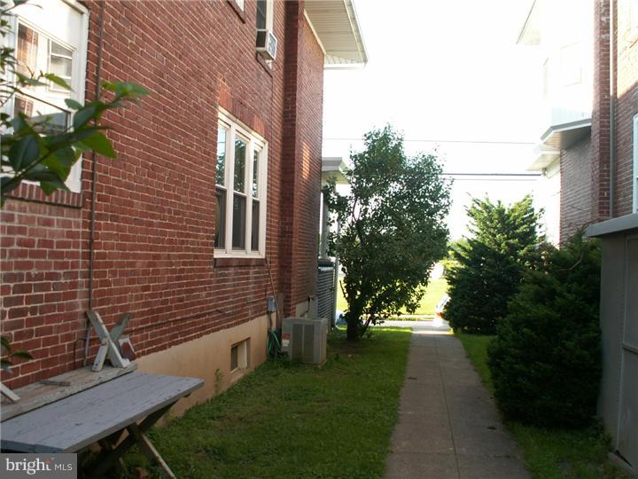 1116 Exeter Street Reading, PA 19604 - Photo 4 of 16