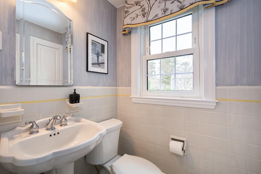 16 Pilgrim Road Hingham, MA 02043 - Photo 13 of 28 Gallery Image 13