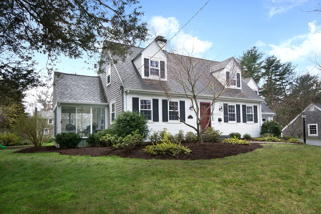 16 Pilgrim Road Hingham, MA 02043 - Photo 2 of 28 Gallery Image 2