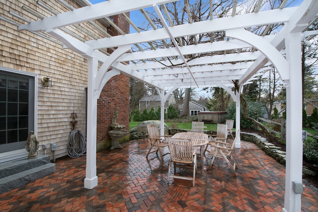 16 Pilgrim Road Hingham, MA 02043 - Photo 3 of 28 Gallery Image 3