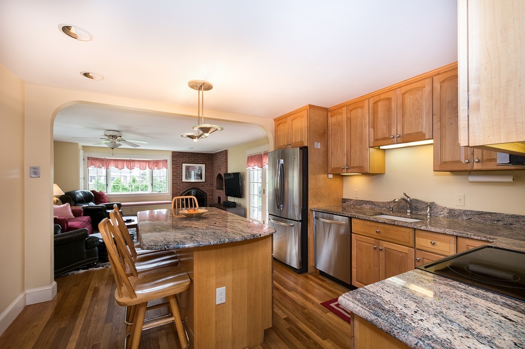 16 Pilgrim Road Hingham, MA 02043 - Photo 6 of 28 Gallery Image 6