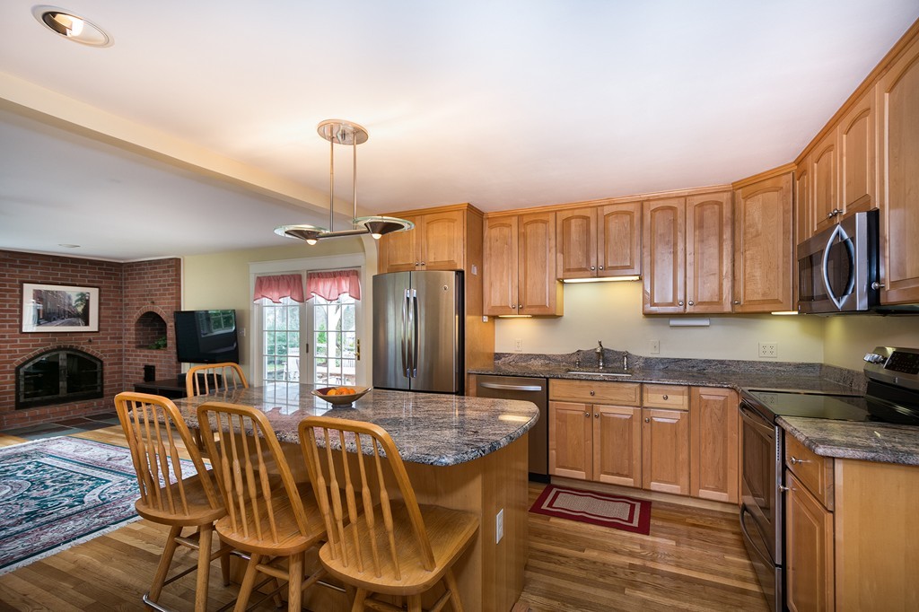 16 Pilgrim Road Hingham, MA 02043 - Photo 7 of 28 Gallery Image 7