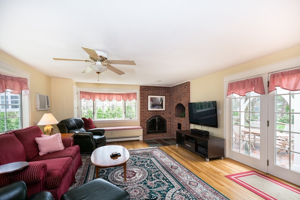 16 Pilgrim Road Hingham, MA 02043 - Photo 8 of 28 Gallery Image 8