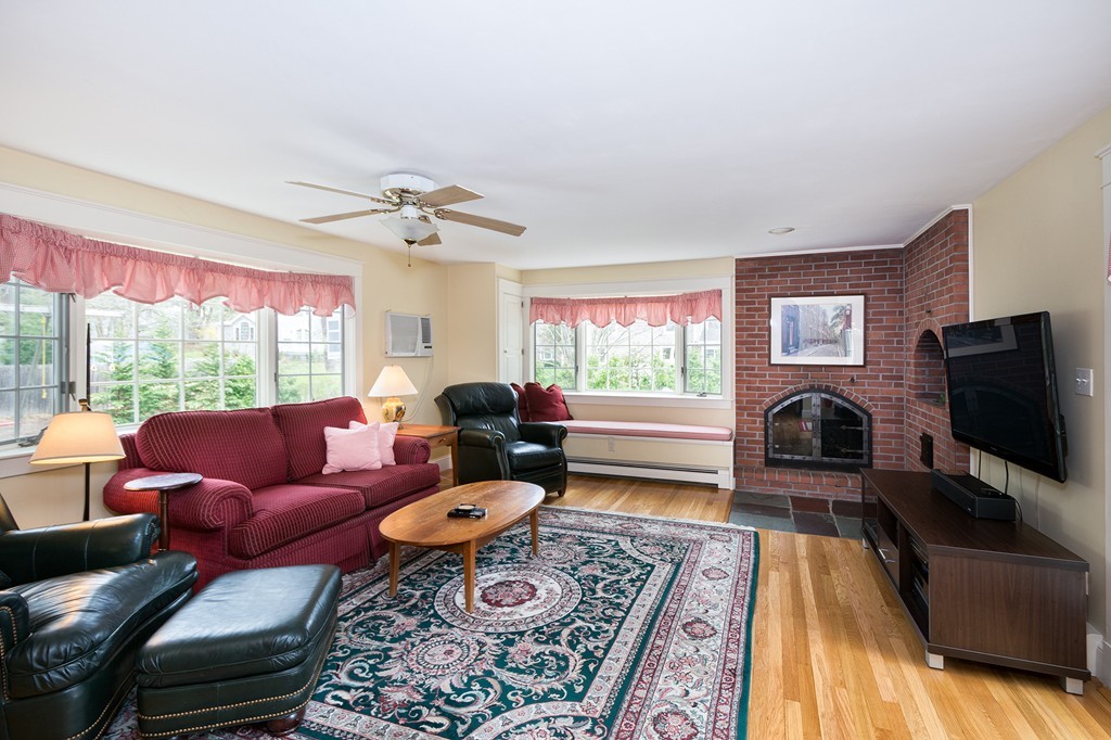 16 Pilgrim Road Hingham, MA 02043 - Photo 9 of 28 Gallery Image 9