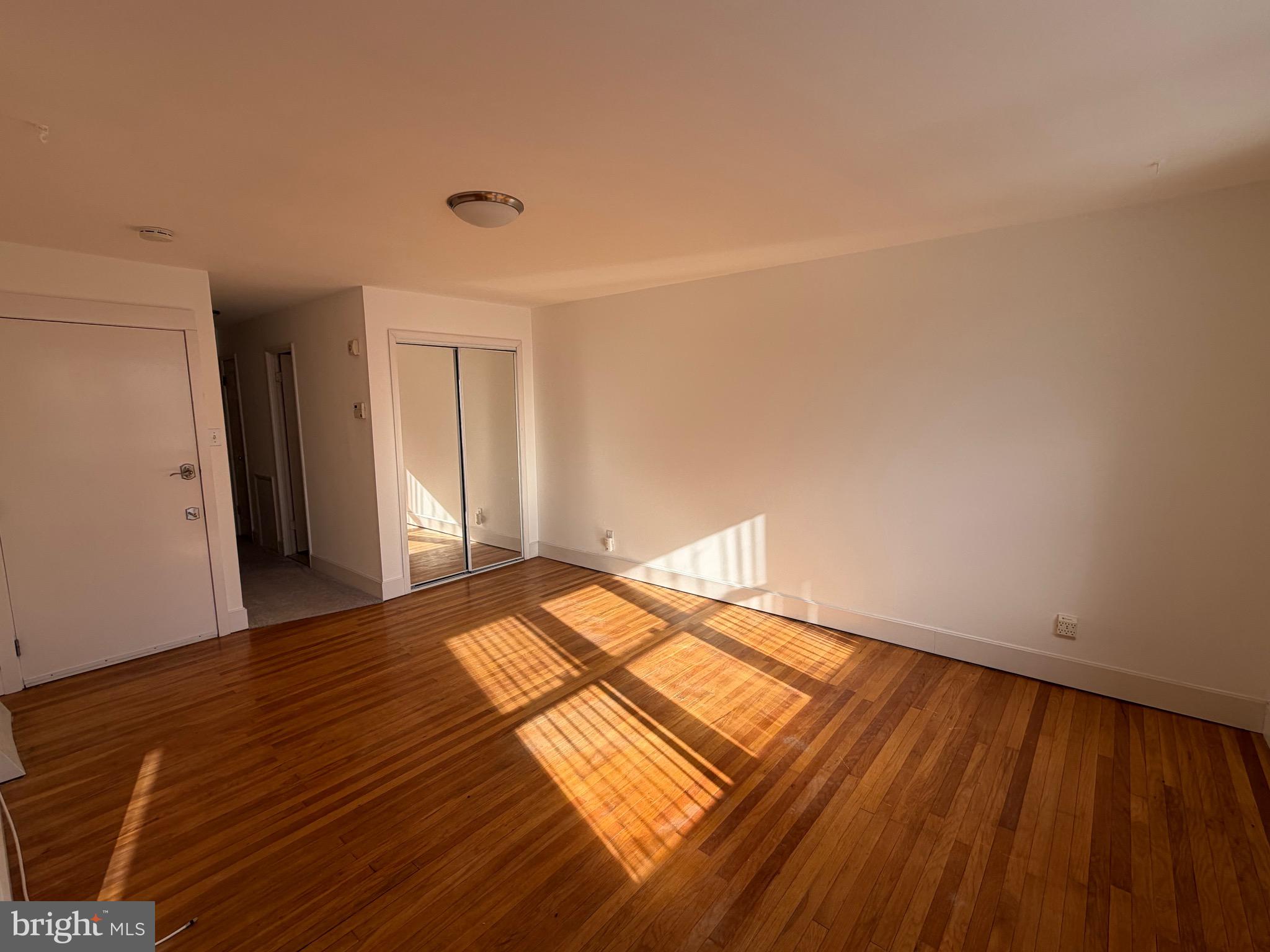 12450 Knights Road, Unit 2 Philadelphia, PA 19154 - Photo 4 of 13 living room