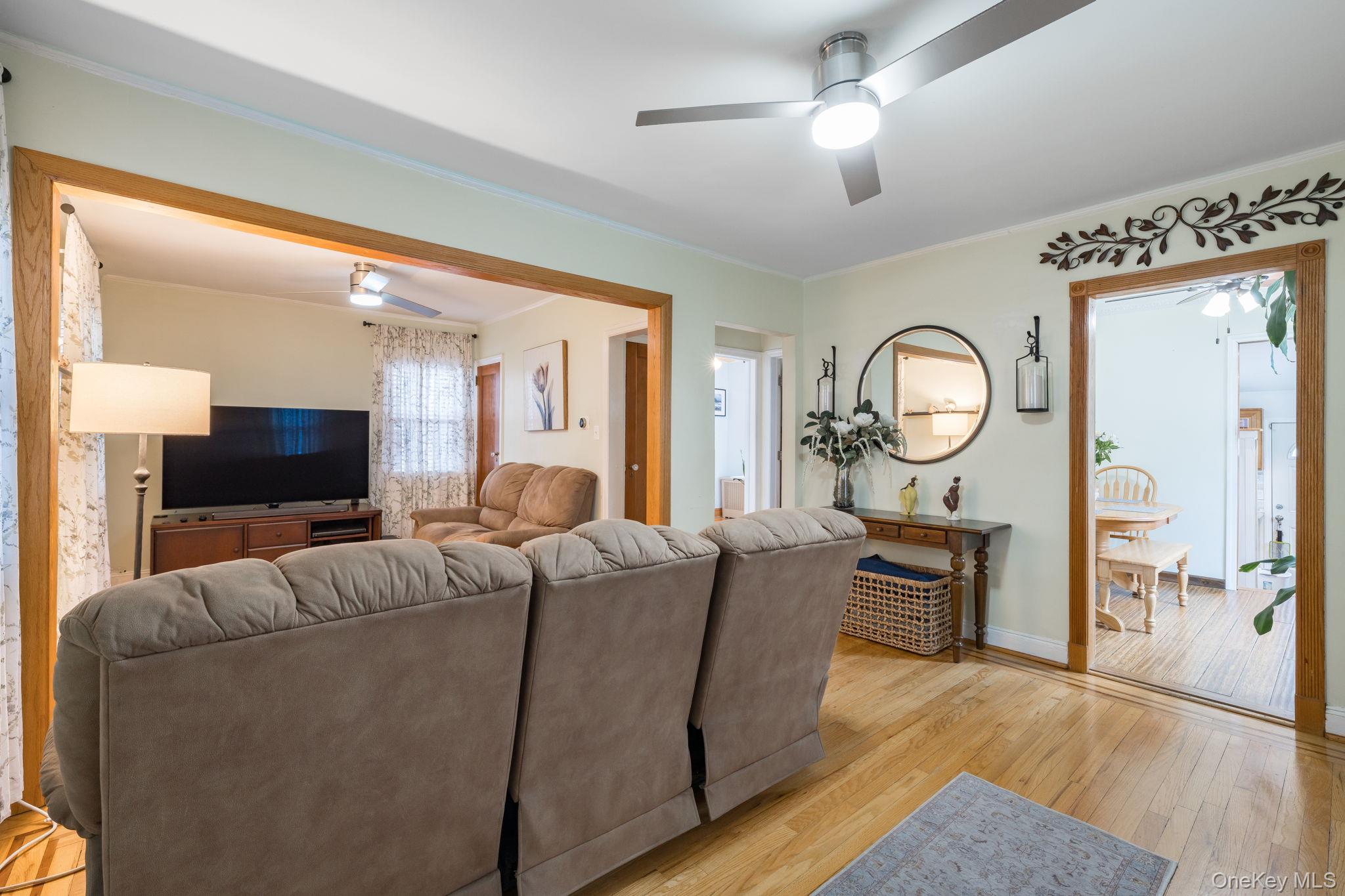 82 Nottingham Avenue Valley Stream, NY 11580 - Photo 3 of 30