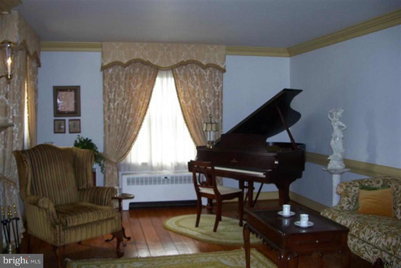 2239 Linden Road York, PA 17408 - Photo 4 of 35 Gallery Image 4