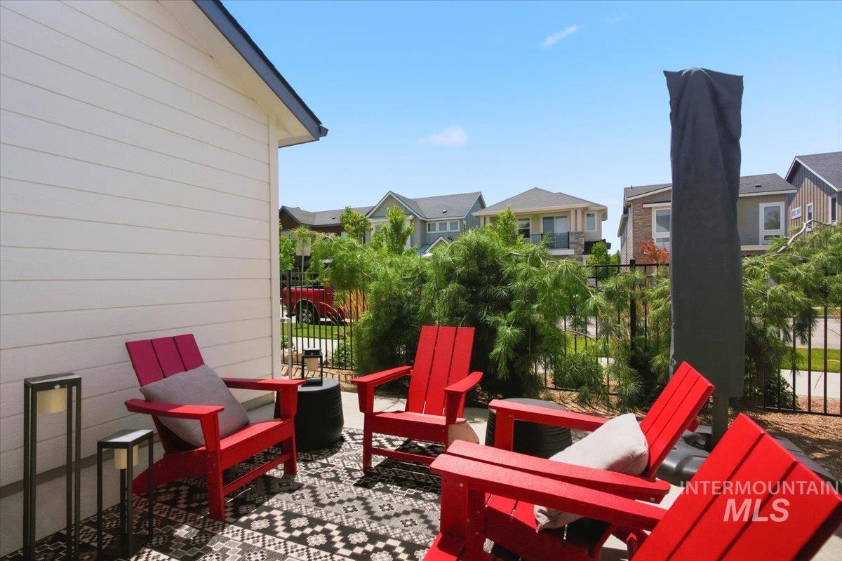 3794 South Single Tree Avenue Boise, ID 83716 - Photo 39 of 50 Outdoor patio featuring a black and white patterned rug