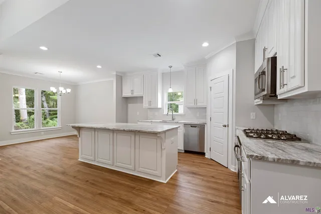 $375,990 | 25287 Burlington Drive, Denham Springs, LA 70726