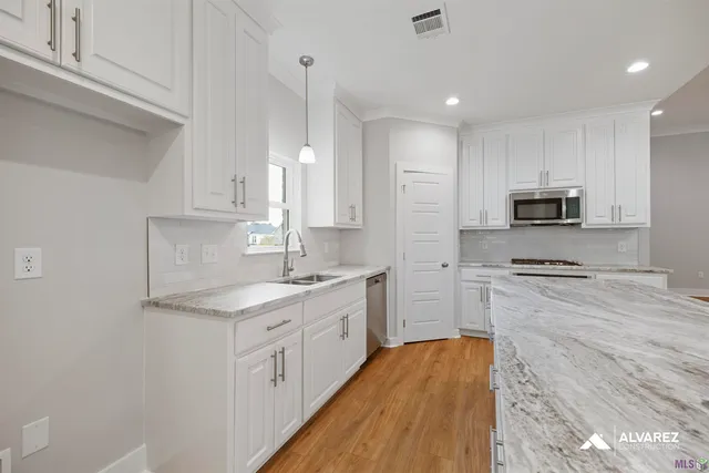 $375,990 | 25287 Burlington Drive, Denham Springs, LA 70726