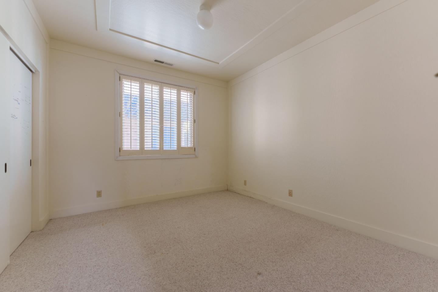 1352 River Road Salinas, CA 93908 - Photo 25 of 33 an empty room with a window