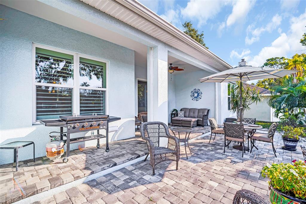 9840 West Bay Street Seminole, FL 33776 - Photo 53 of 75 a outdoor space with lots of tables a chair and potted plants