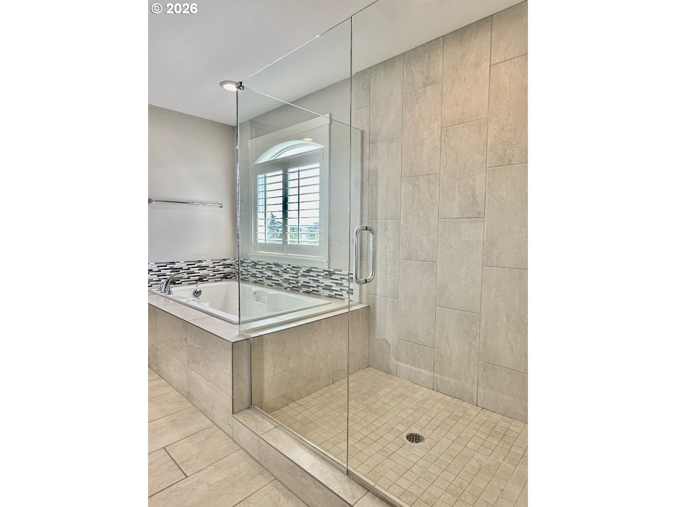 885 North Squire Drive Ridgefield, WA 98642 - Photo 15 of 29 a bathroom with a sink and a mirror