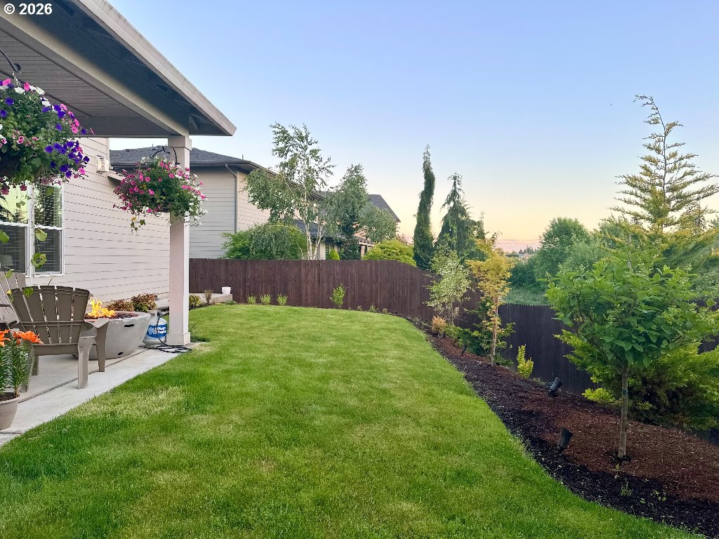 885 North Squire Drive Ridgefield, WA 98642 - Photo 25 of 29 a view of a backyard with furniture and a garden