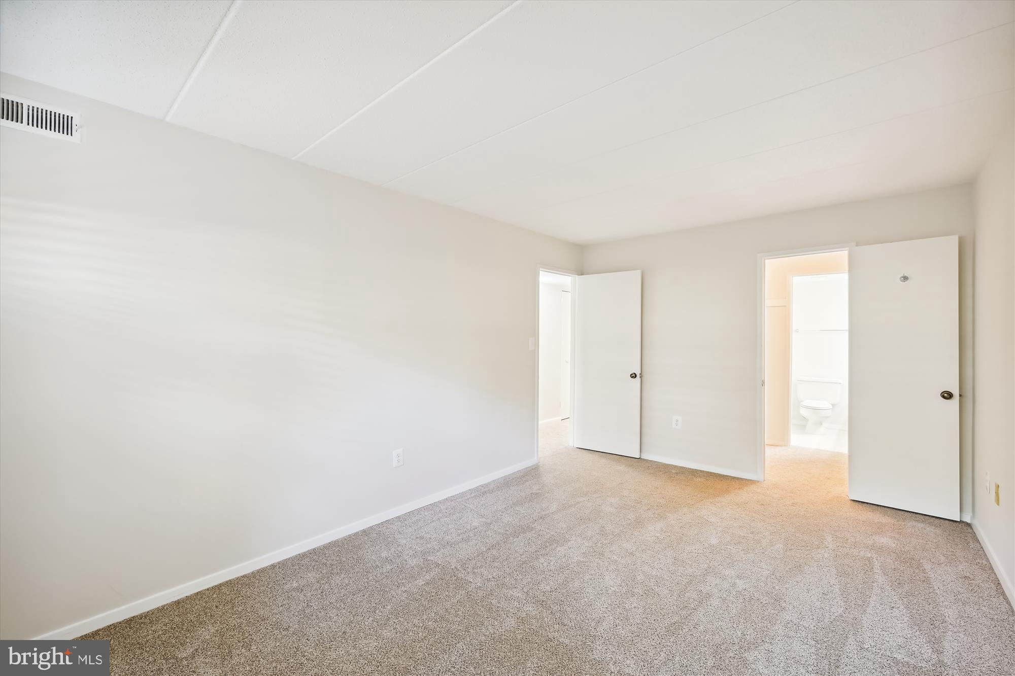 5673 Harpers Farm Road, Unit B Columbia, MD 21044 - Photo 26 of 72 Primary Bedroom