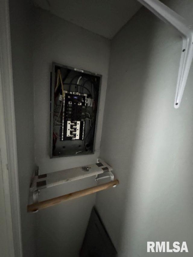 6812 33rd Street Moline, IL 61265 - Photo 12 of 17