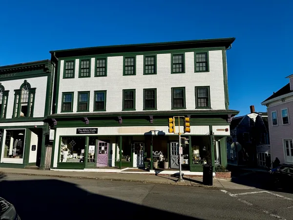 $2,900 | 84 Washington Street, Unit 2, Marblehead, MA 01945