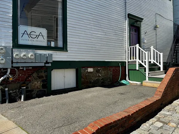 $2,900 | 84 Washington Street, Unit 2, Marblehead, MA 01945