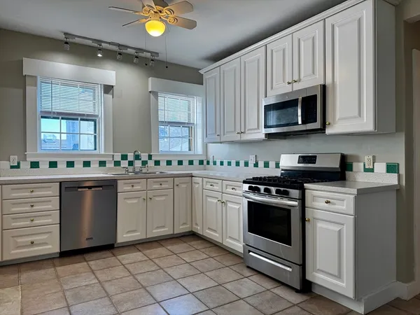$2,900 | 84 Washington Street, Unit 2, Marblehead, MA 01945