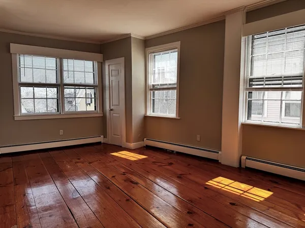 $2,900 | 84 Washington Street, Unit 2, Marblehead, MA 01945