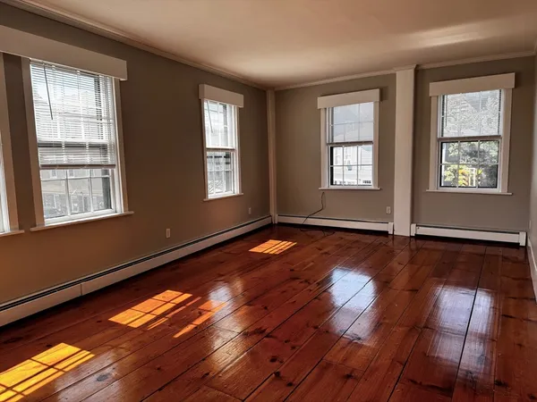 $2,900 | 84 Washington Street, Unit 2, Marblehead, MA 01945