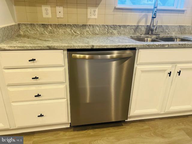 3135 Floating Leaf Lane Waldorf, MD 20603 - Photo 12 of 100 Kitchen with stainless steel dishwasher